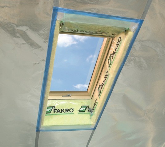 XDS внутренний пароизоляционный оклад  Оклад XDS соединяет пароизоляционный слой с коробкой окна и защищает теплоизоляцию в зоне окна для крыши от водяных паров.