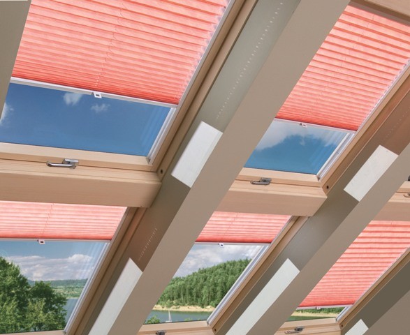 Плиссированная штора APS, группа 1, 2 Плиссированная штора APS – это элегантная, декоративная преграда солнечному свету, создающая оригинальные световые эффекты. 